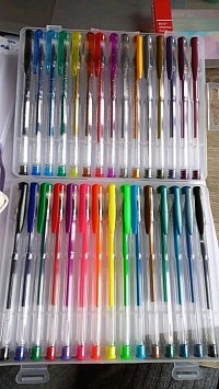Vendor 4: Cacilda Ngovene 🖌️🎨 Marker pens - 300MZN Perfect for writing, coloring, or drawing. These marker pens offer bold colors, smooth ink flow, and long-lasting tips.